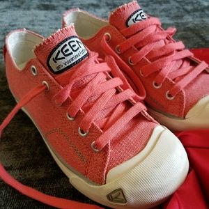 Keen 100% vulcanized foot wear