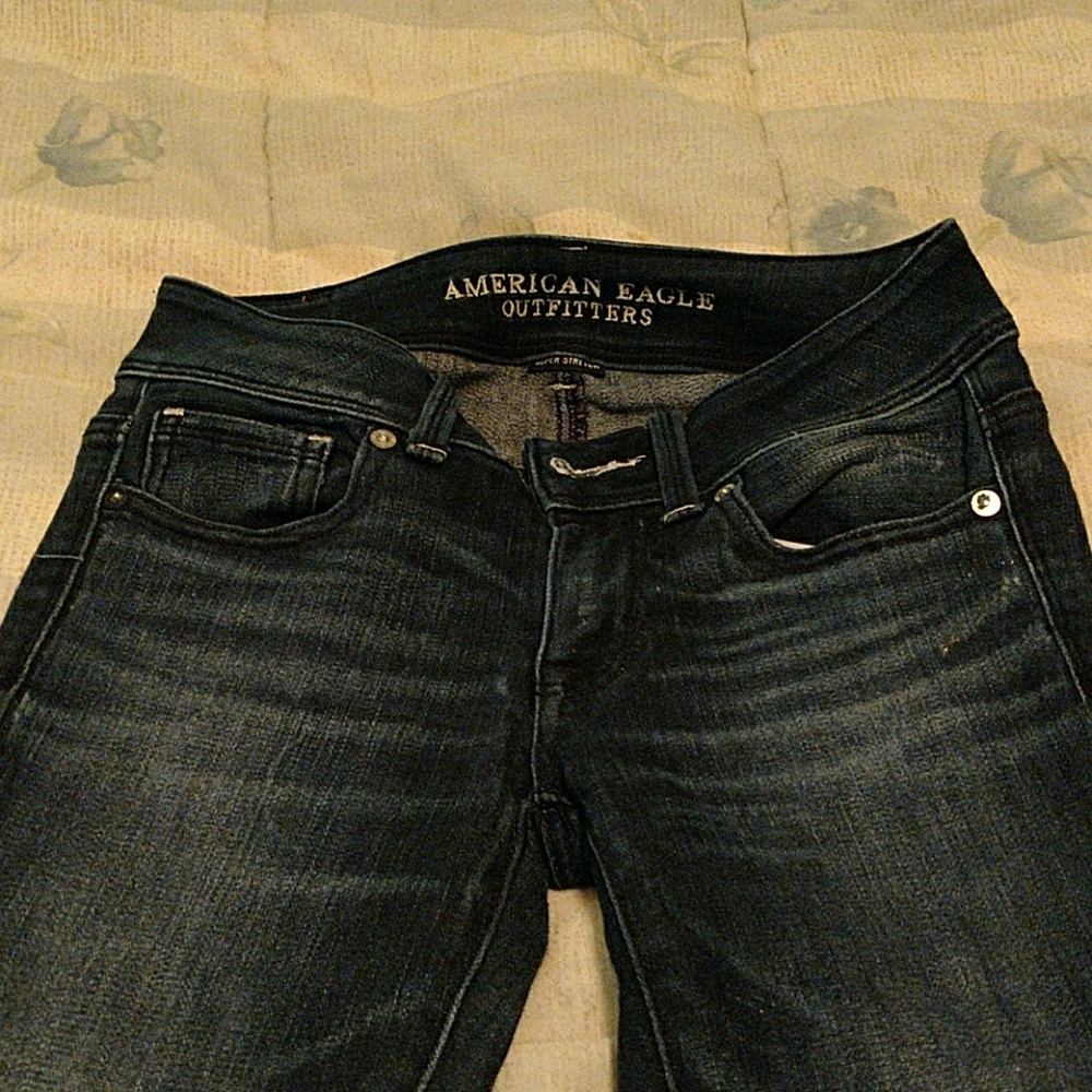 American Eagle Blu Jeans.