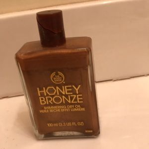 Shimmering dry bronzer oil