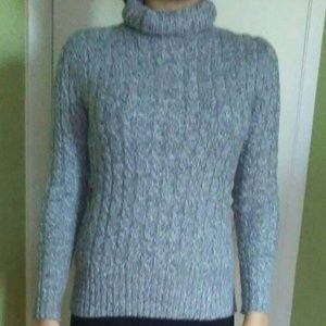 Gray turtle neck swetter