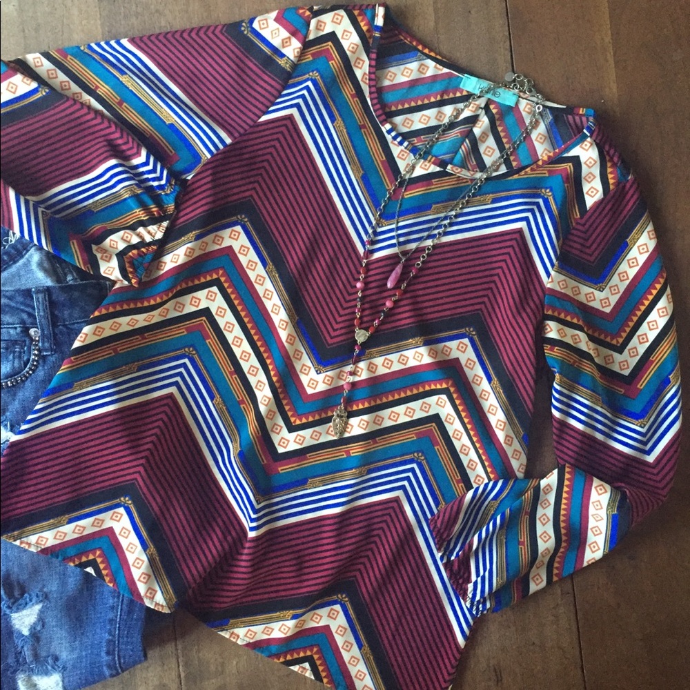 •Boutique• Button-back Chevron blouse