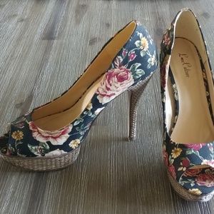 Size 8 Love Culture floral heels