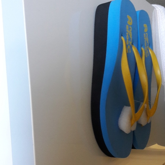 Sandals - Picture 2 of 4