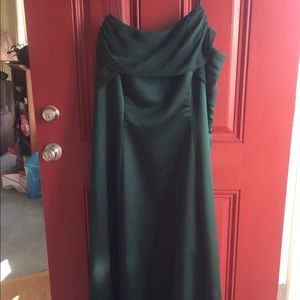 Lovely Pine Green Gown, Size 22w