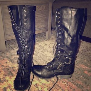 Women’s lace up boots
