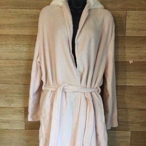 Pink & White Plush Luxury Robe Size L-XL Ulta NWT