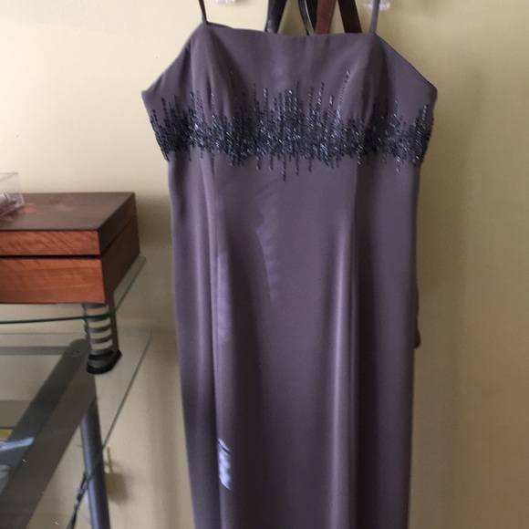 Gown with matching jacket - Picture 4 of 4