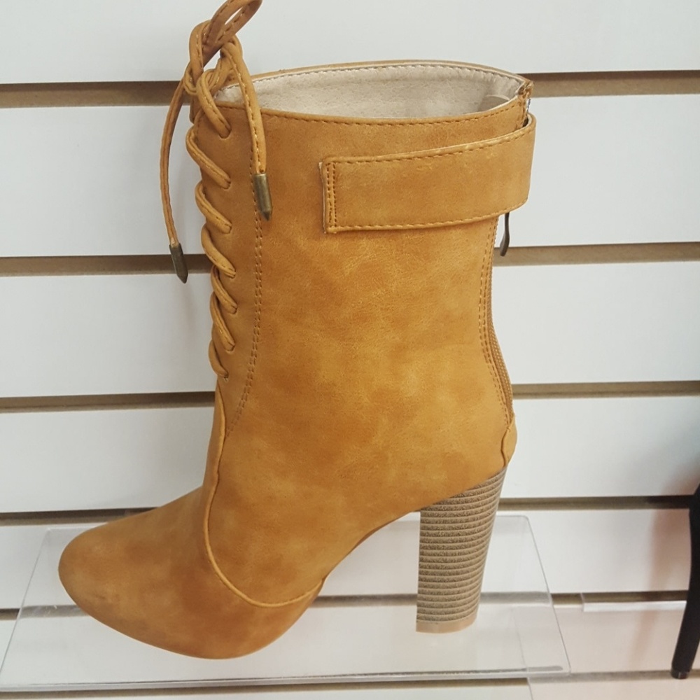 Woman boot - Picture 2 of 3