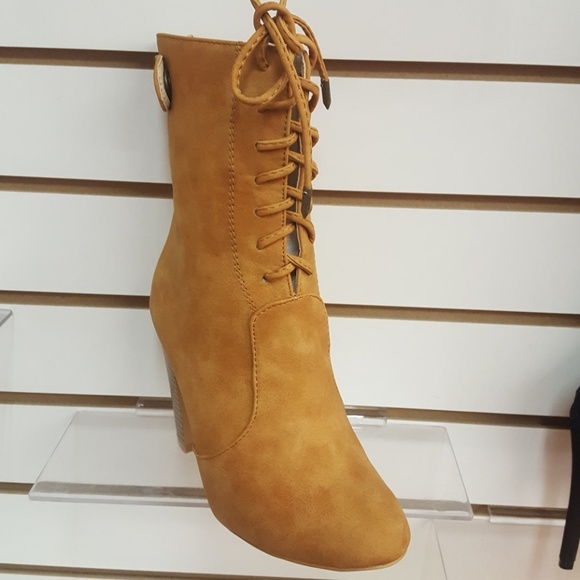 Woman boot - Picture 3 of 3