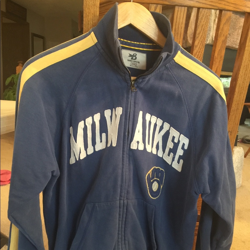 Milwaukee Brewers Sweatshirt (adult medium)