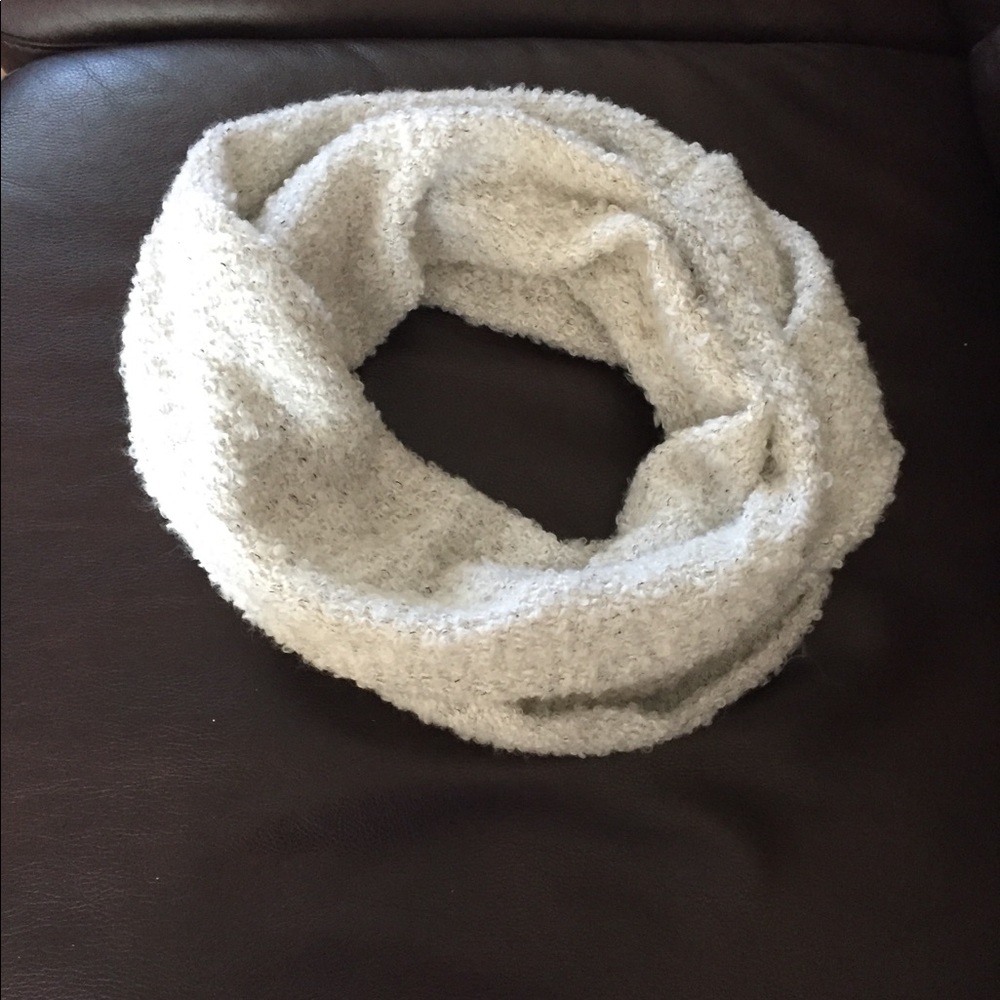 NWOT wrap scarf silver