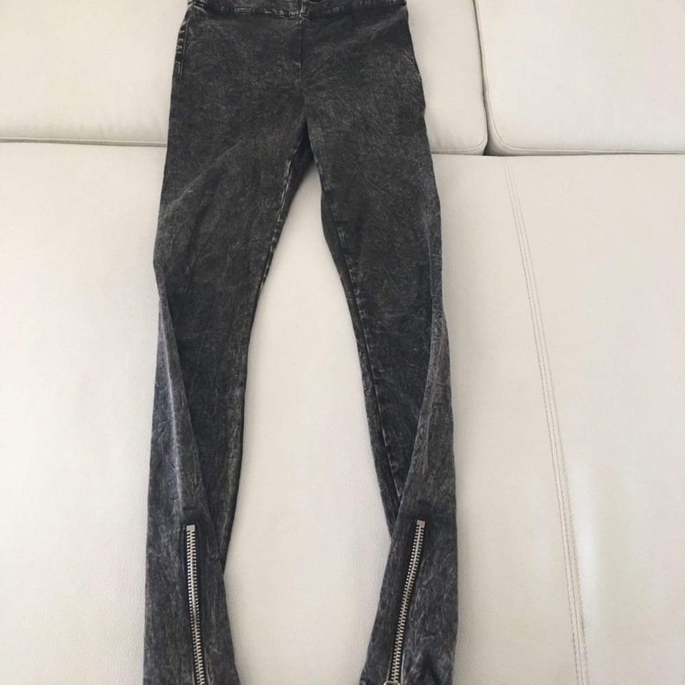 Joe’s Black “jegging” jean/pant
