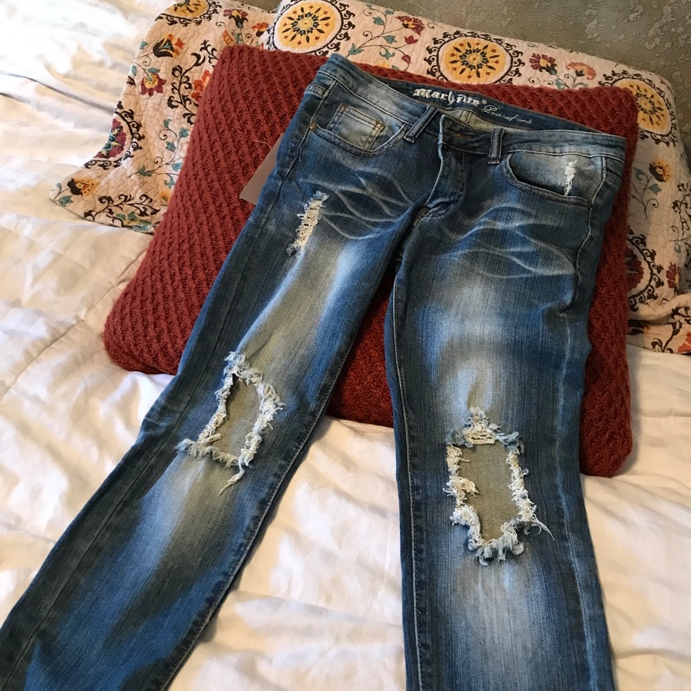 Distressed skinny jeans NWT