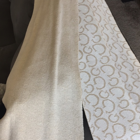 Guess scarf - Picture 2 of 4