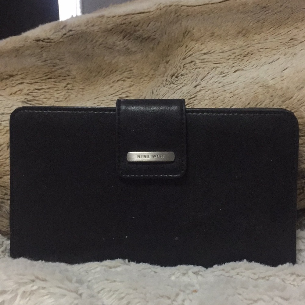 Nine West wallet