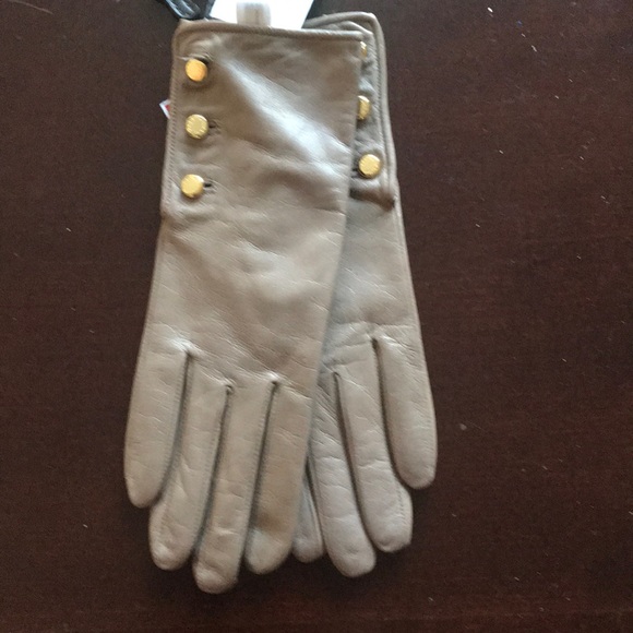 ❌sold❌Michael Kors taupe Leather Gloves - Picture 4 of 6