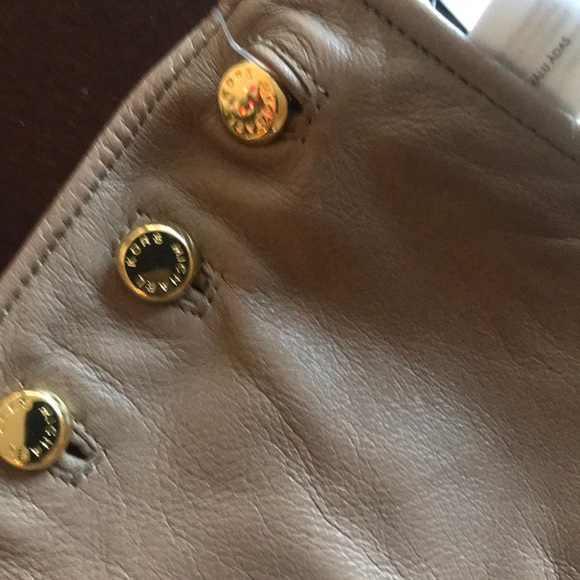 ❌sold❌Michael Kors taupe Leather Gloves - Picture 5 of 6