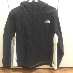 Woman’s The North Face Windbreaker Size Med