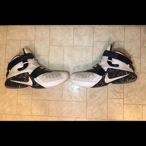 Nike Lebron Soldier IX Premium Shoes