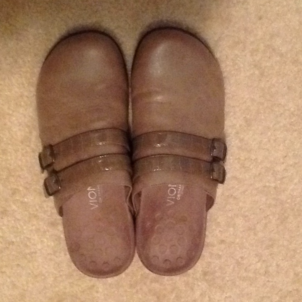 Ladies Vionic Clogs