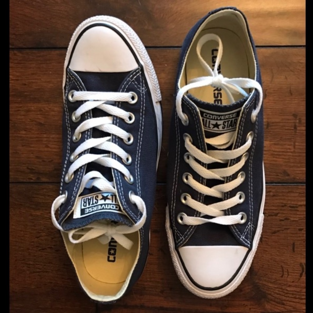 Navy all star converse (men's 6, women's 8)