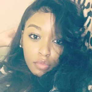 Meet your Posher, Courtney