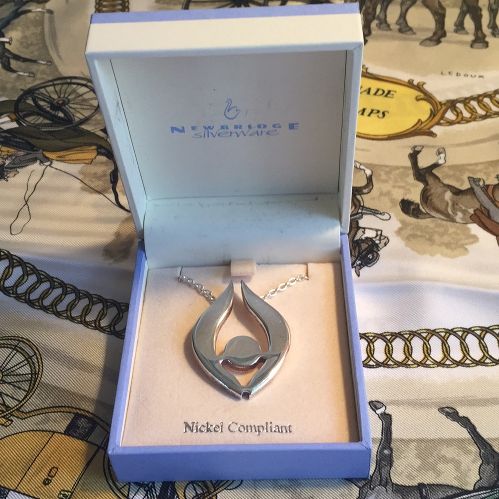 Newbridge Silverware Nimbus pendant w chain☘️