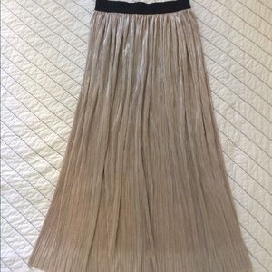 Gold metallic pleated skirt