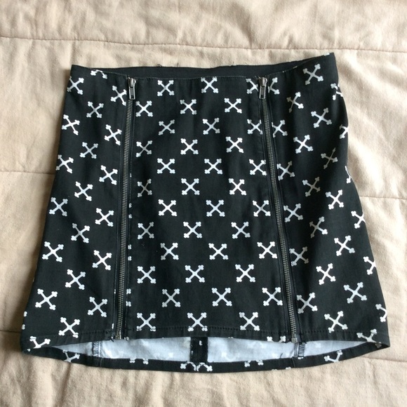 Divided Dresses & Skirts - 2/$8 • EUC Divided Double-Zippered Cross Skirt