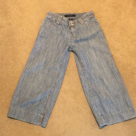 Calvin Klein  Cropped Denim...size 2 - Picture 1 of 7