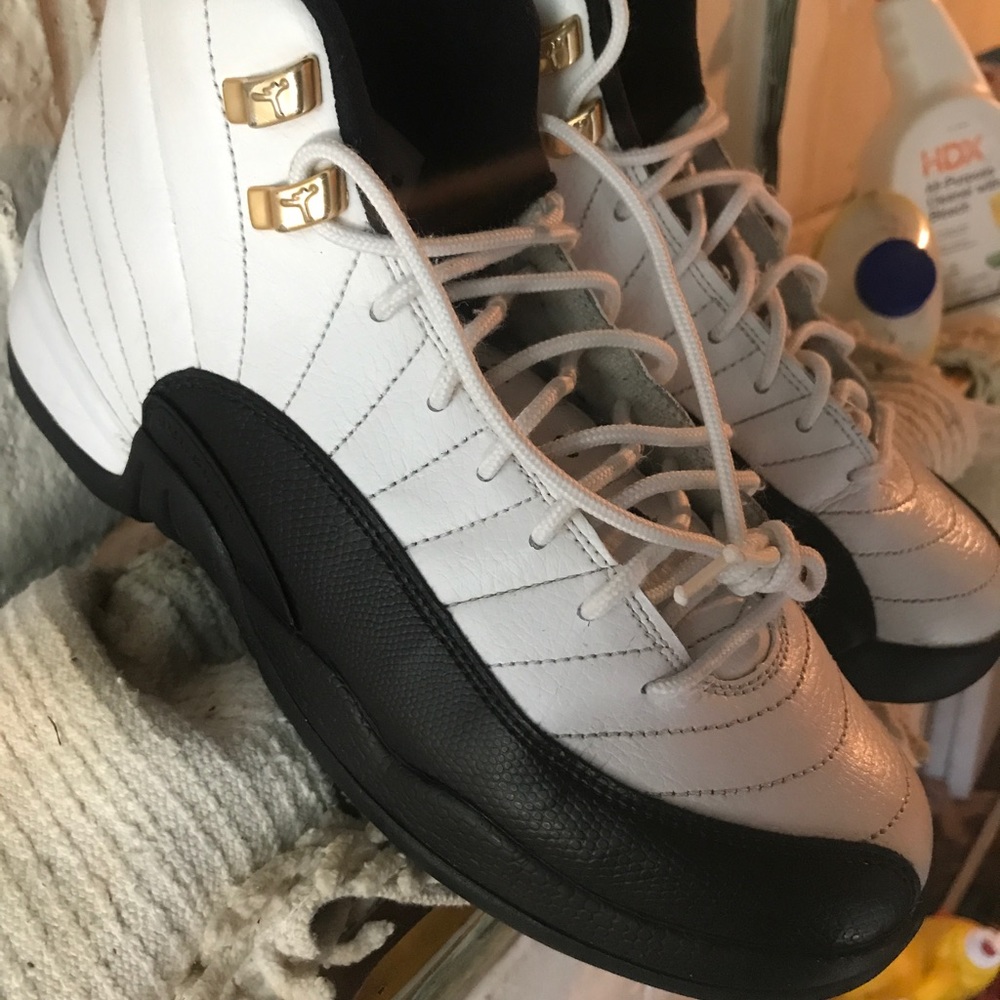Jordan 12. Size 7 taxis Normal wear.