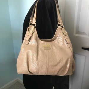 💯 Authentic Coach Maggie Handbag