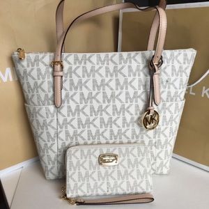 🎄🎁Michael Kors Jet Set Bag and wallet 🎁🎄