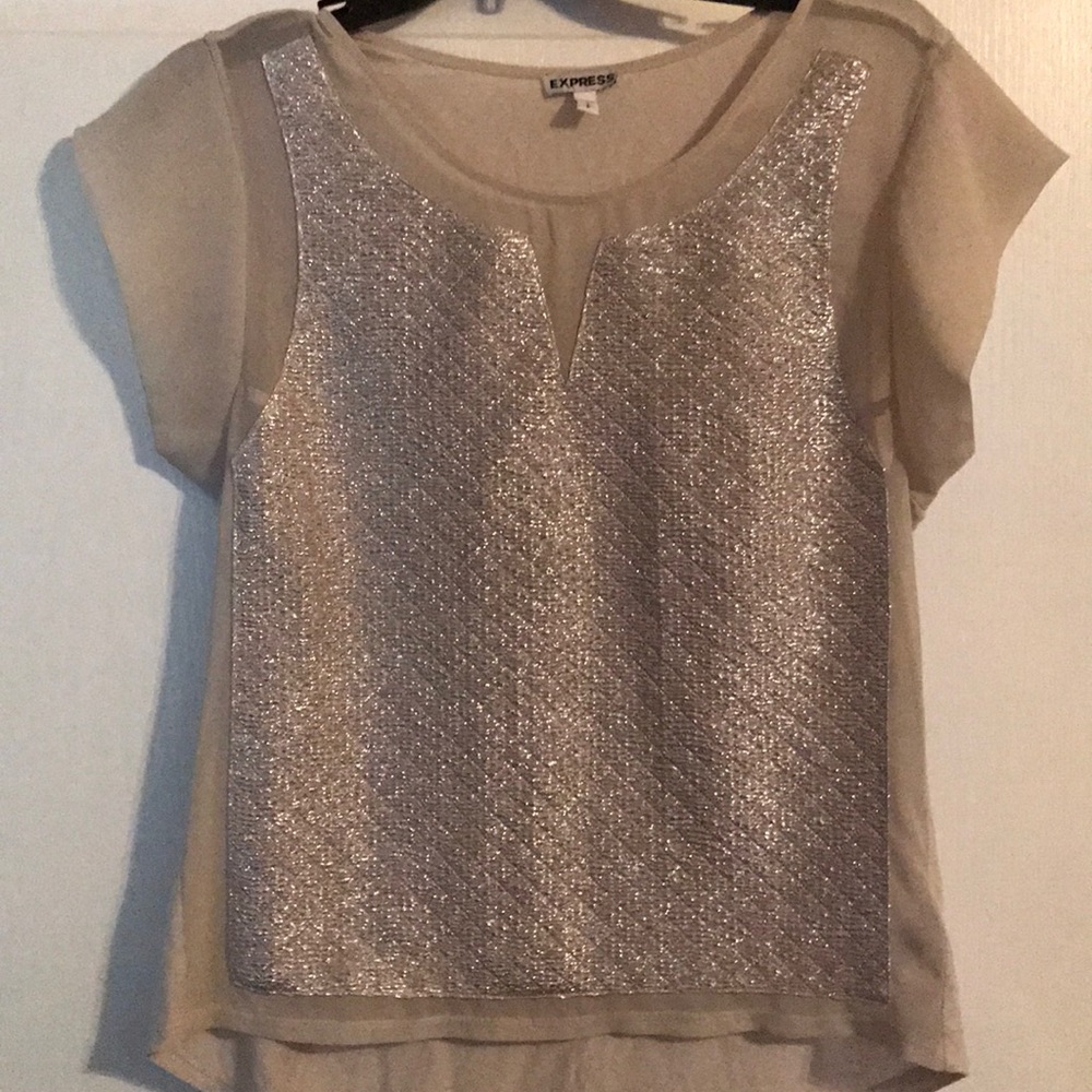 Perfect holiday top!