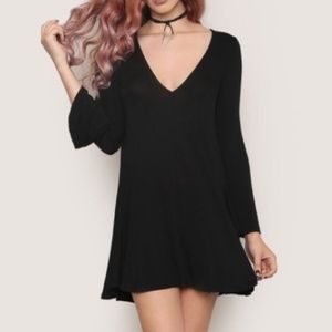 Black dress w bell-sleeves