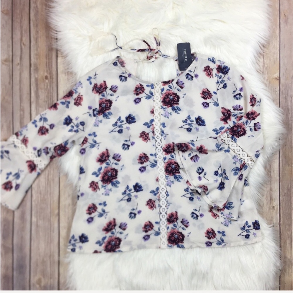 Forever 21 | NWT Bell Sleeve Tassel Keyhole Top S - Picture 1 of 8