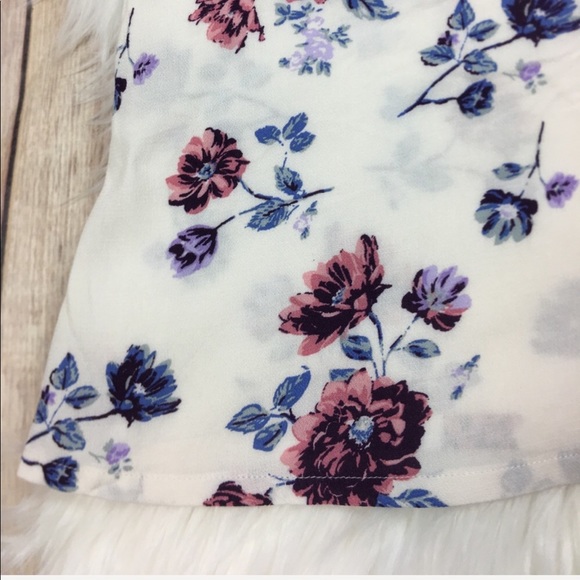 Forever 21 | NWT Bell Sleeve Tassel Keyhole Top S - Picture 2 of 8