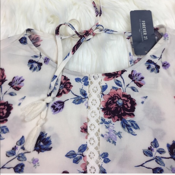 Forever 21 | NWT Bell Sleeve Tassel Keyhole Top S - Picture 3 of 8