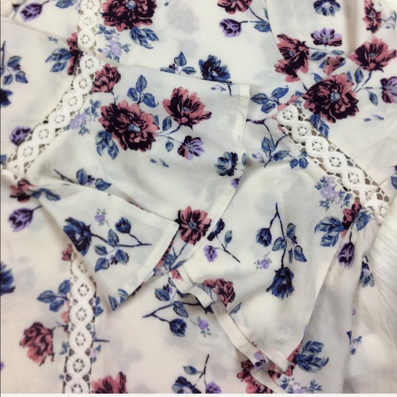 Forever 21 | NWT Bell Sleeve Tassel Keyhole Top S - Picture 4 of 8