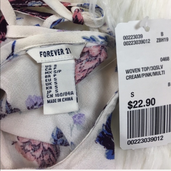 Forever 21 | NWT Bell Sleeve Tassel Keyhole Top S - Picture 6 of 8