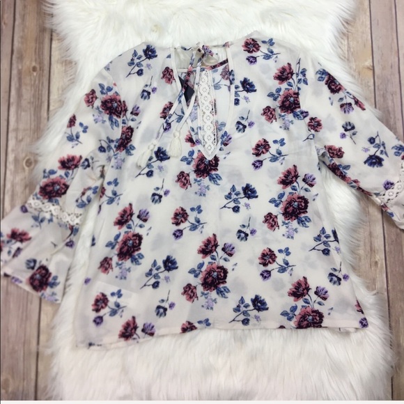 Forever 21 | NWT Bell Sleeve Tassel Keyhole Top S - Picture 7 of 8