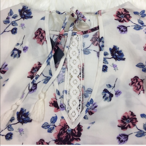 Forever 21 | NWT Bell Sleeve Tassel Keyhole Top S - Picture 8 of 8