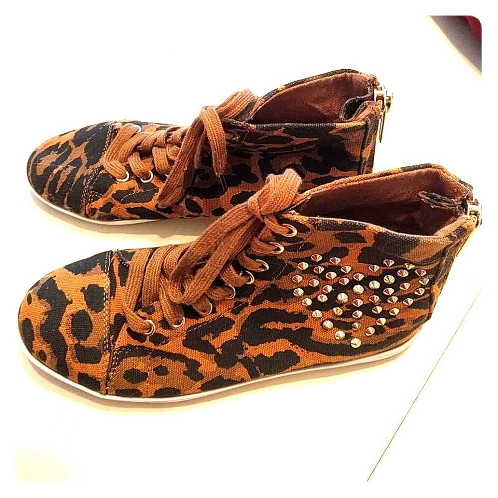Leopard print high tops with heart; size 7