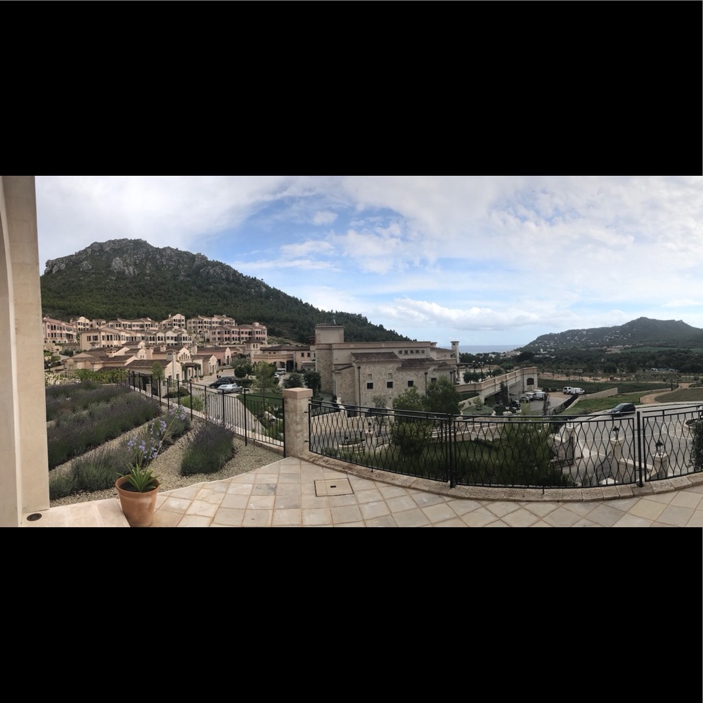 Meet your Posher, Elham