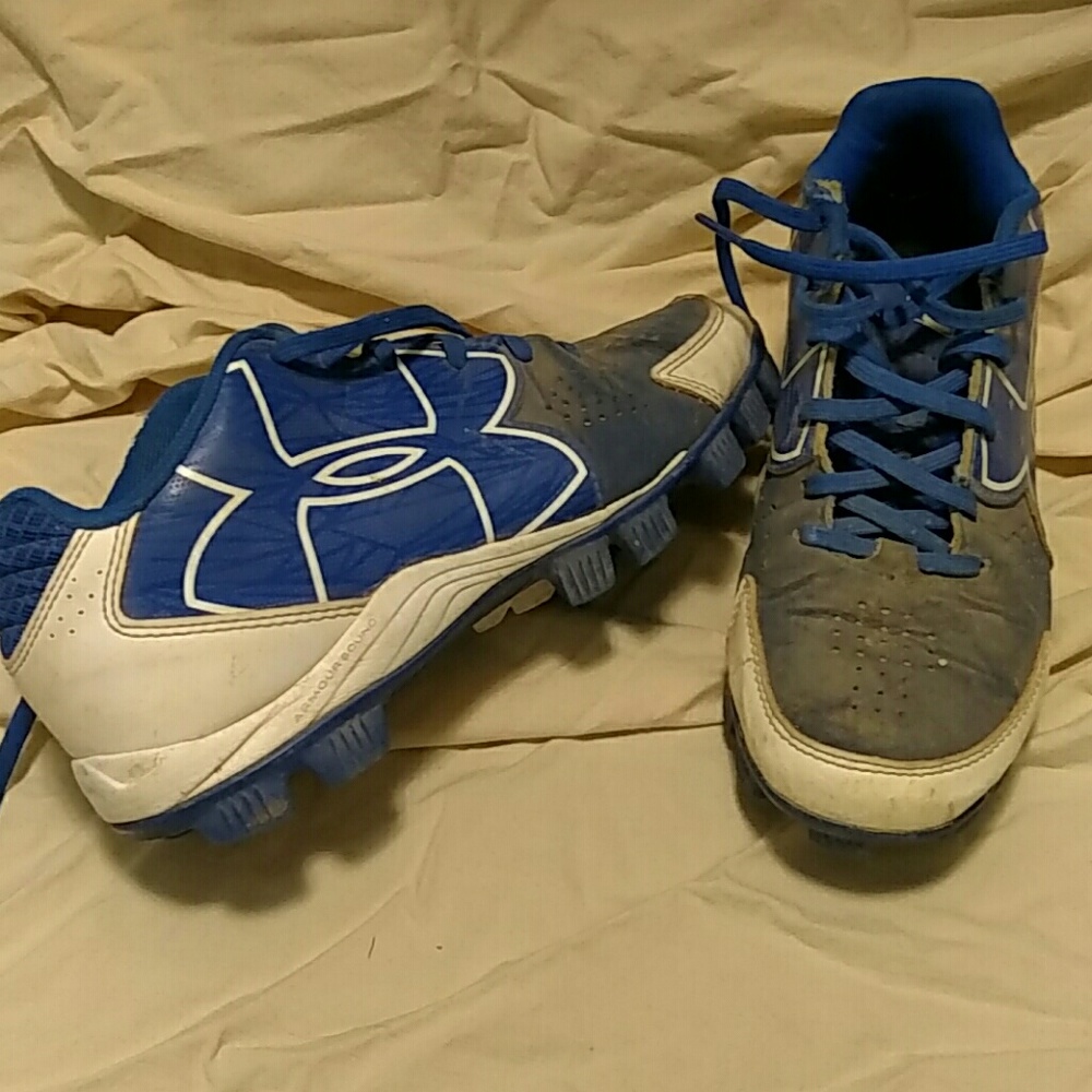 Under armour cleats size 5Y