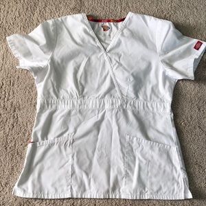 Dickies white scrub top 👩🏻⚕️👟🕊