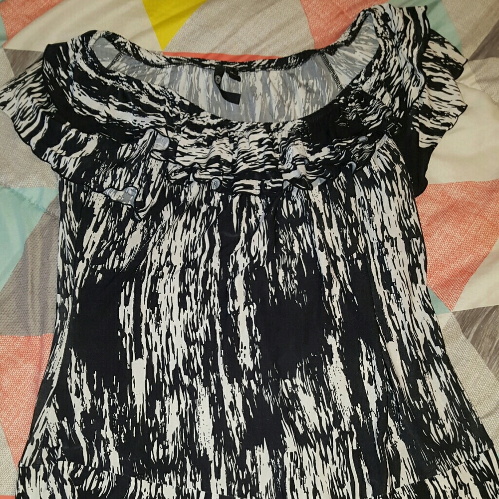 xl black and white top (stretchy)