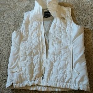 White North face vest