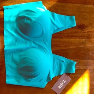 True Body Scoop Neck Bra