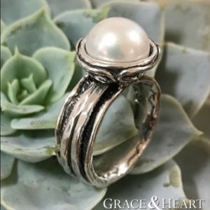Grace & Heart Silver and Pearl Spin Ring